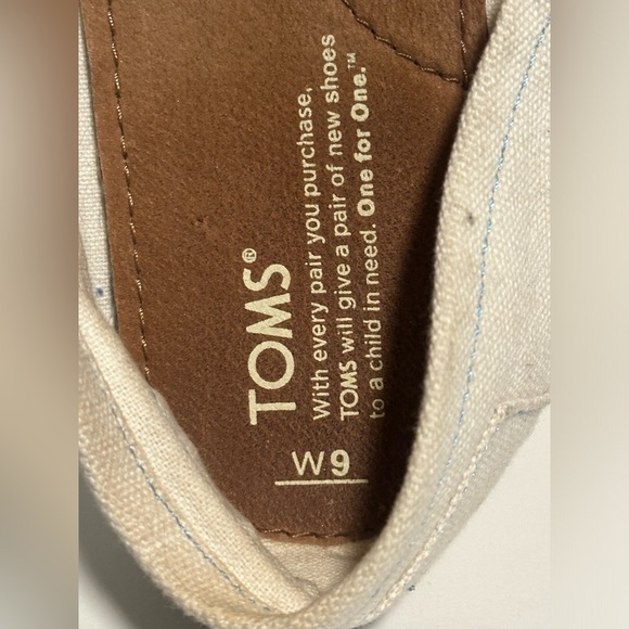 Tom’s Custom Painted Fox and the Hound Shoes - Picture 4 of 7